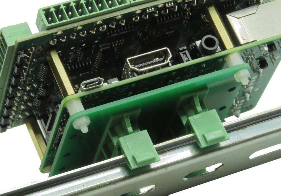 DIN-RAIL Kit parallel mount adapter plate securing Raspberry Pi to metal rail with plastic brackets and standoffs